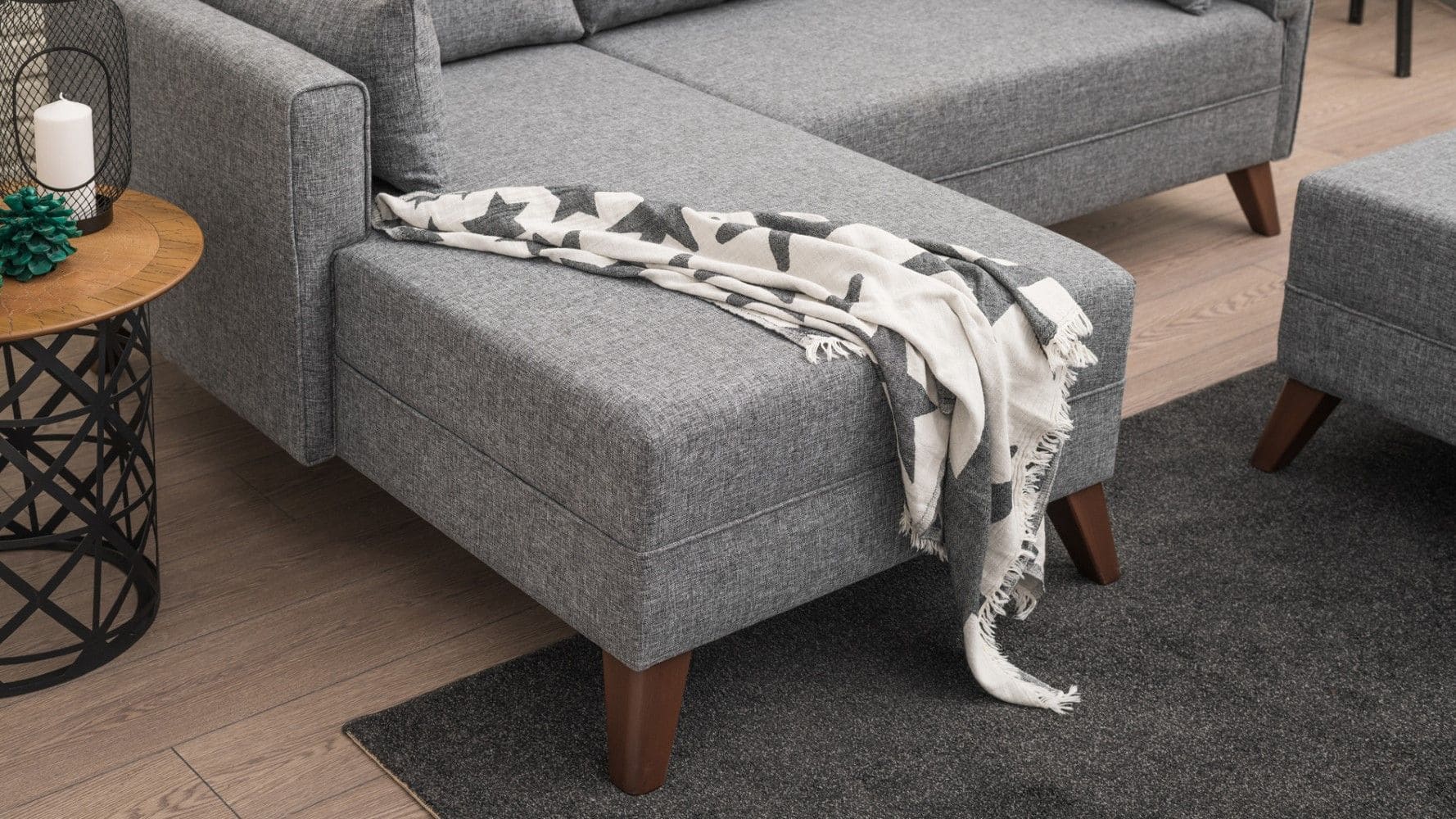Kleines Bella Ecksofa mit Hocker – Die perfekte Lösung für kleine Räume Kleines Bella Ecksofa mit Hocker – Die perfekte Lösung für kleine Räume