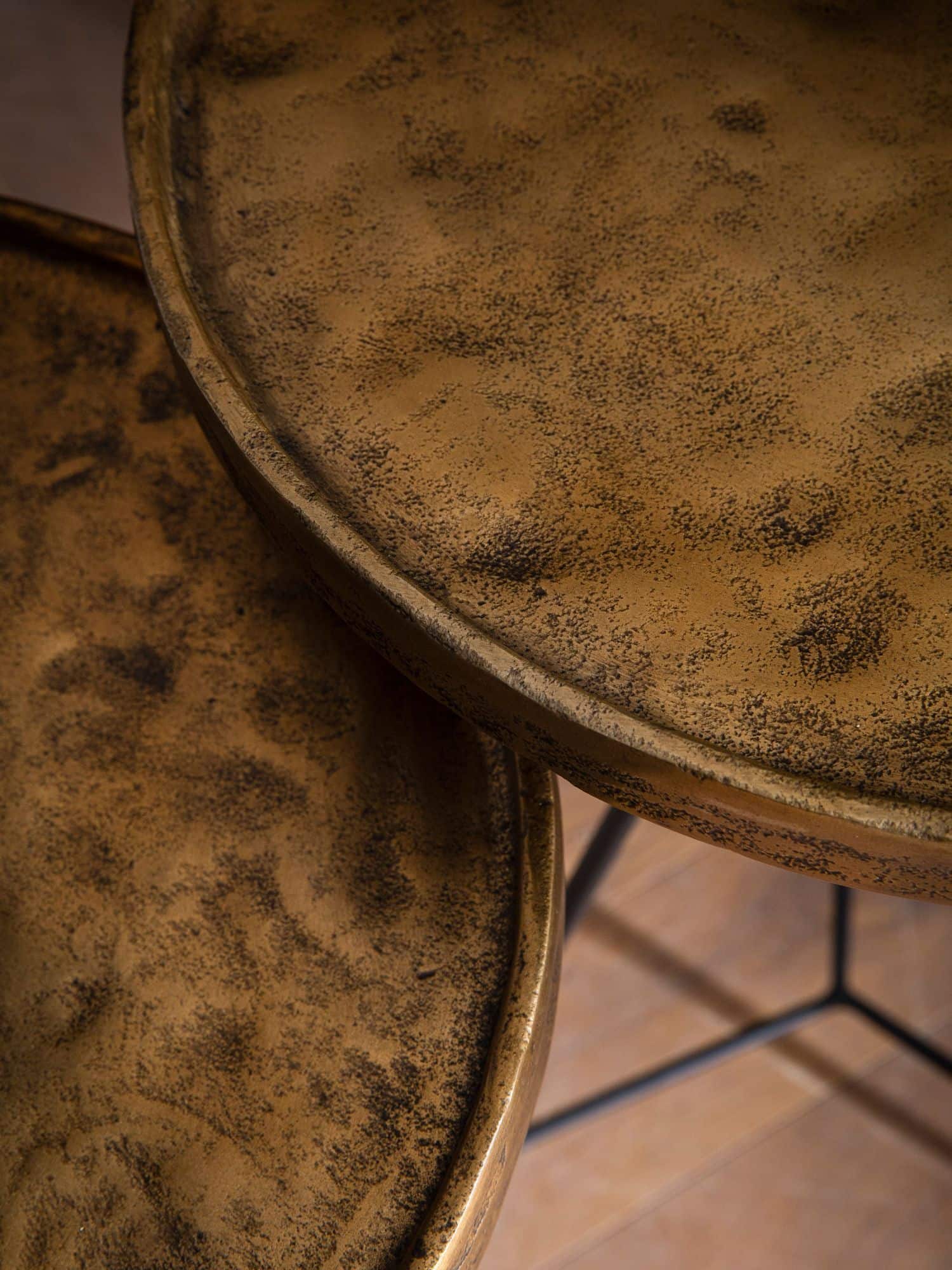 Beistelltisch 2er Set Metall Gold / Schwarz Design Satztisch Rund Beistelltisch 2er Set Metall Gold / Schwarz Design Satztisch Rund