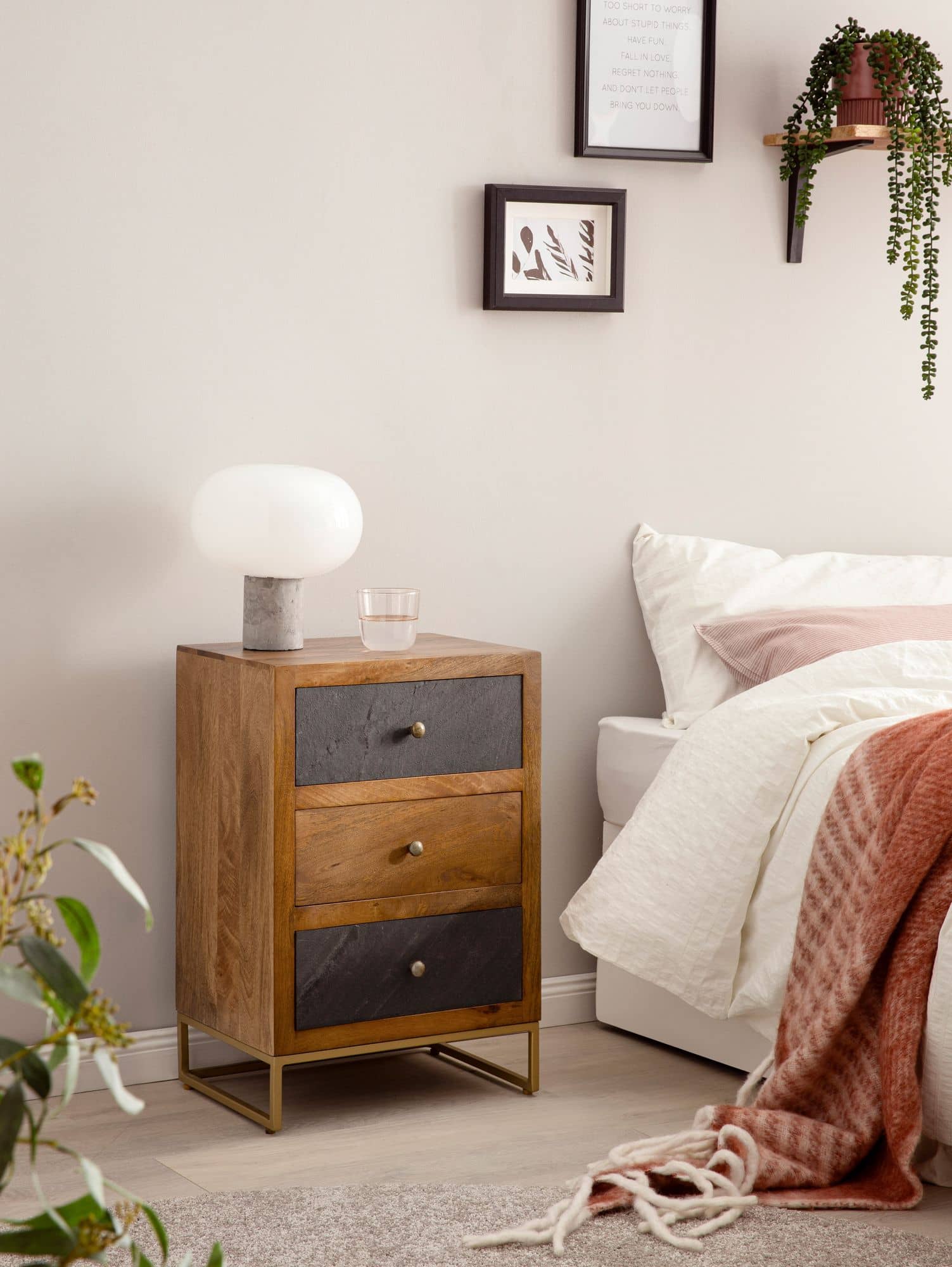 Nachttisch Mango Massivholz / Steinoptik 40x60x30 cm Nachtschrank Boxspringbett Nachttisch Mango Massivholz / Steinoptik 40x60x30 cm Nachtschrank Boxspringbett