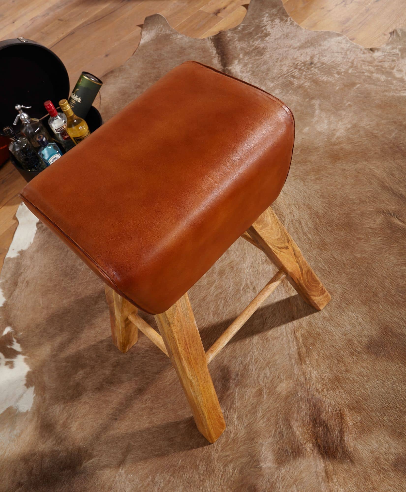 52303-WOHNLING-Barhocker-WL6-011-WL6-011_4 Design-Highlight: Turnbock-Barhocker mit Echtleder und massivem Holz