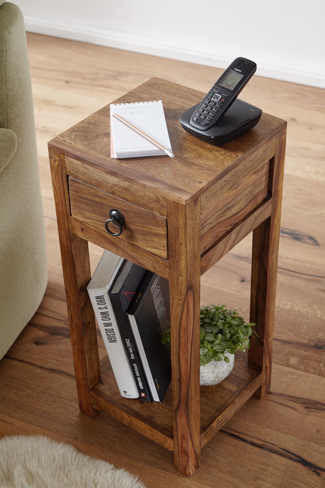 Beistelltisch MUMBAI Massiv-Holz Sheesham 68cm hoch Wohnzimmer-Tisch mit Schublade Design Landhaus-Stil Couchtisch Beistelltisch MUMBAI Massiv-Holz Sheesham 68cm hoch Wohnzimmer-Tisch mit Schublade Design Landhaus-Stil Couchtisch