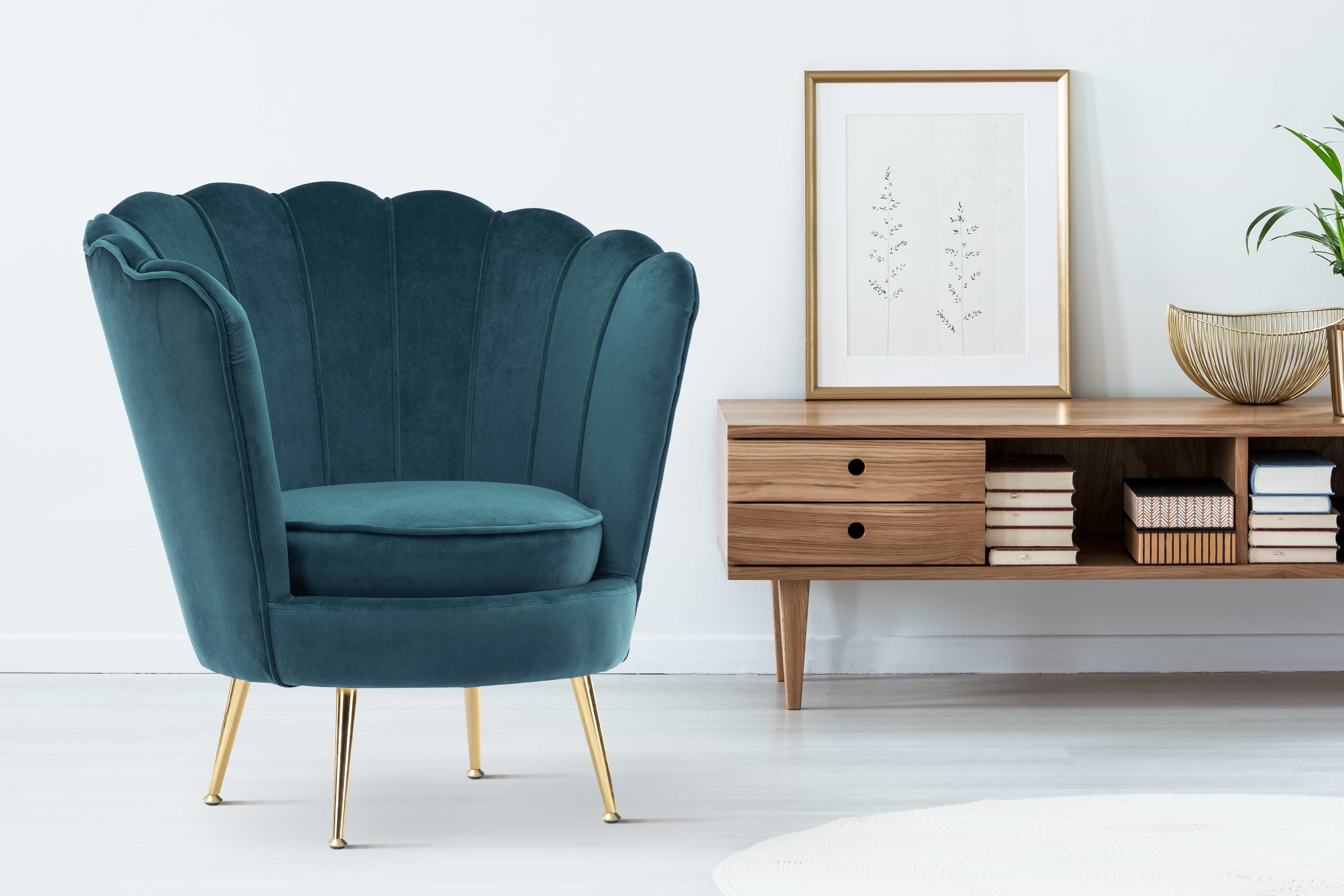 Edler Designerstuhl – Samt & Goldgestell für Luxus & Komfort Edler Designerstuhl – Samt & Goldgestell für Luxus & Komfort