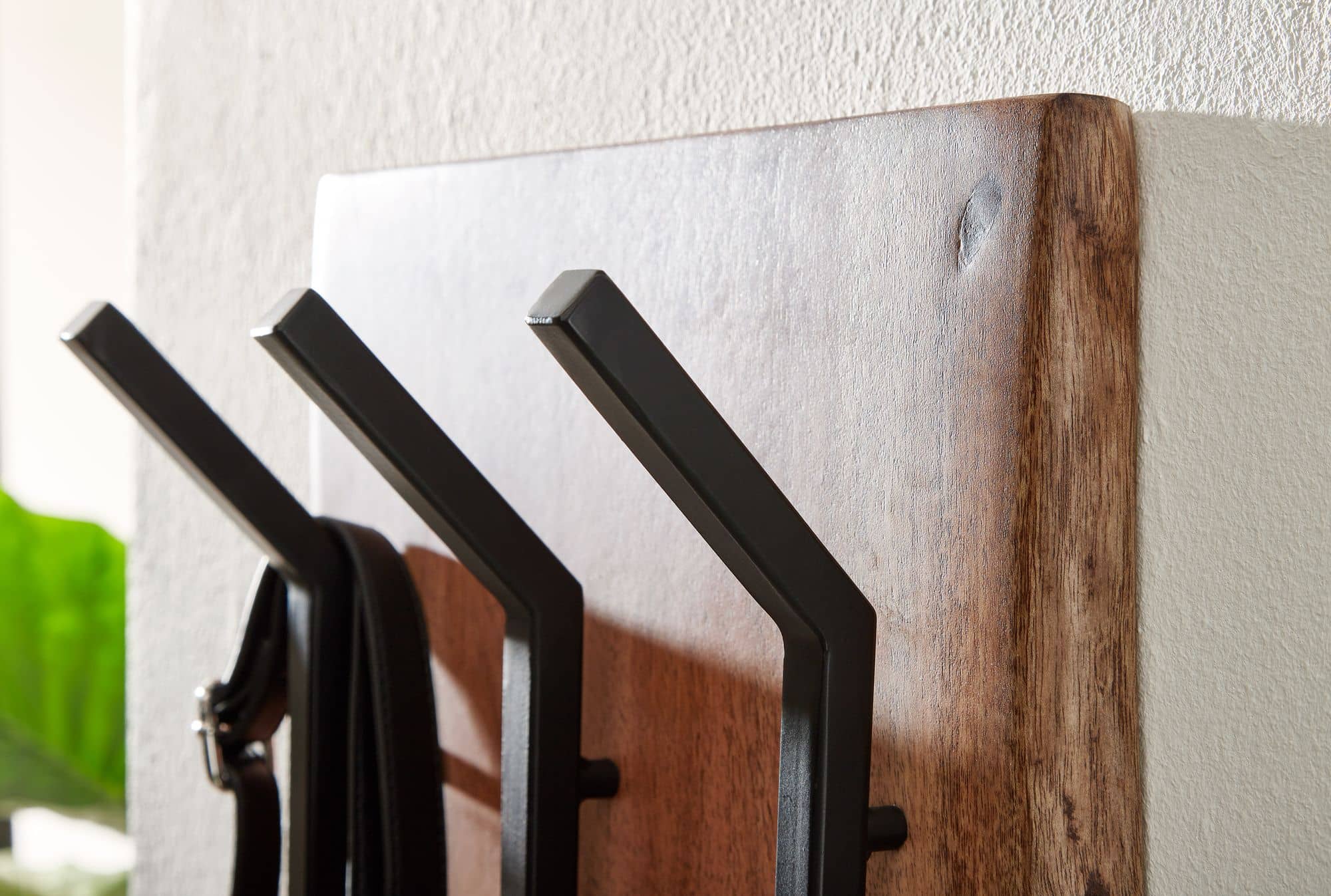 Design Wandgarderobe Akazie Massivholz / Metall 35 Design Wandgarderobe Akazie Massivholz / Metall 35