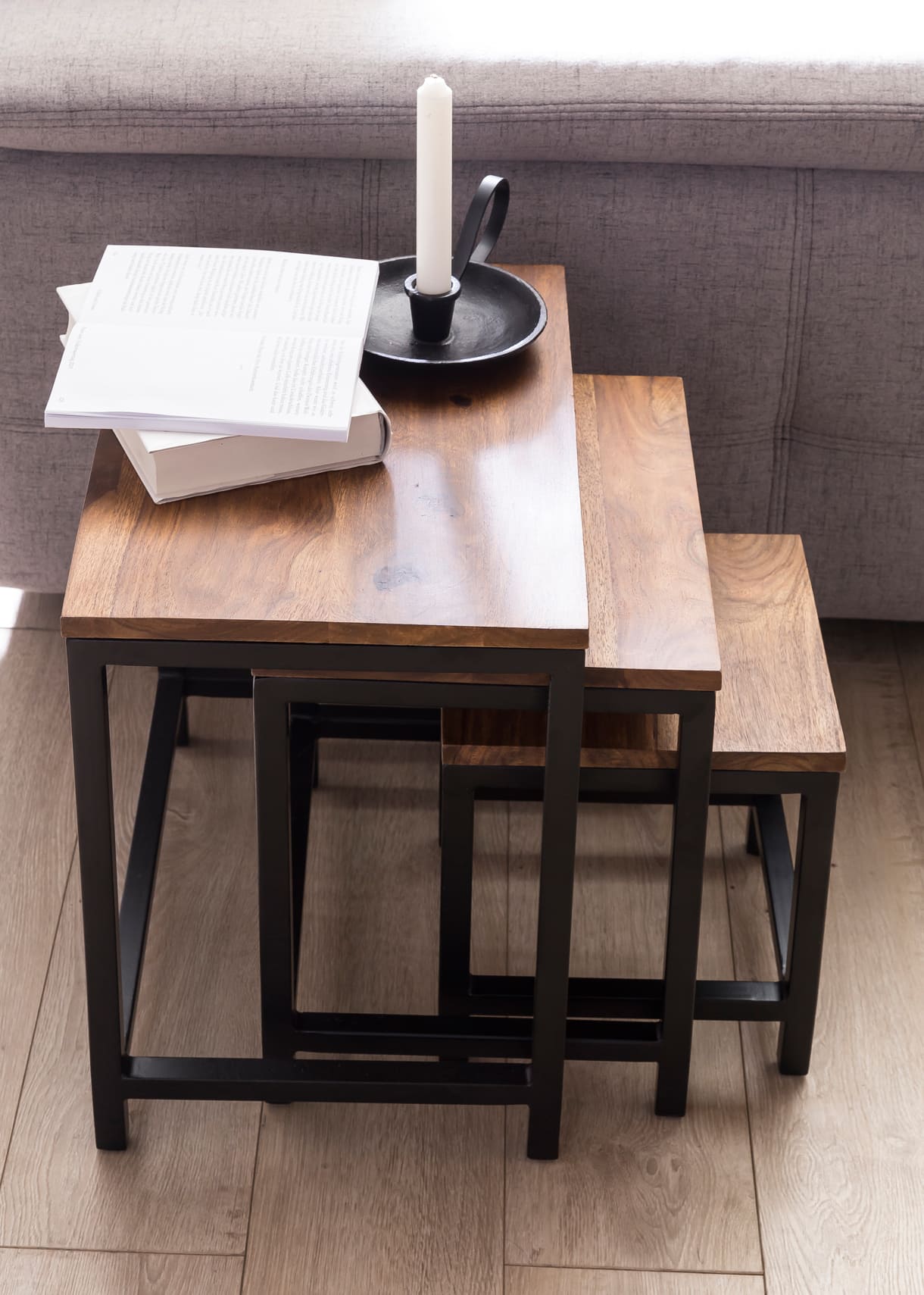 44784-WOHNLING-Satztisch-Beistelltisch-Sheesham-3_5 3er Set Design Beistelltisch AKOLA Sheesham Satztisch Metallbeine