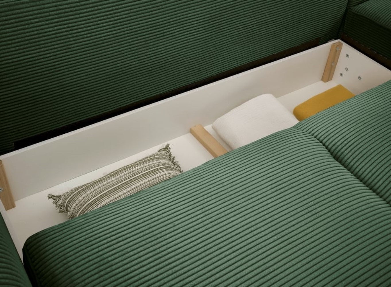 Ecksofa Angelina - Schlafsofa mit Bettkasten und Nosagfederung in Breitcord - ED Exciting Design Ecksofa Angelina - Schlafsofa mit Bettkasten und Nosagfederung in Breitcord - ED Exciting Design