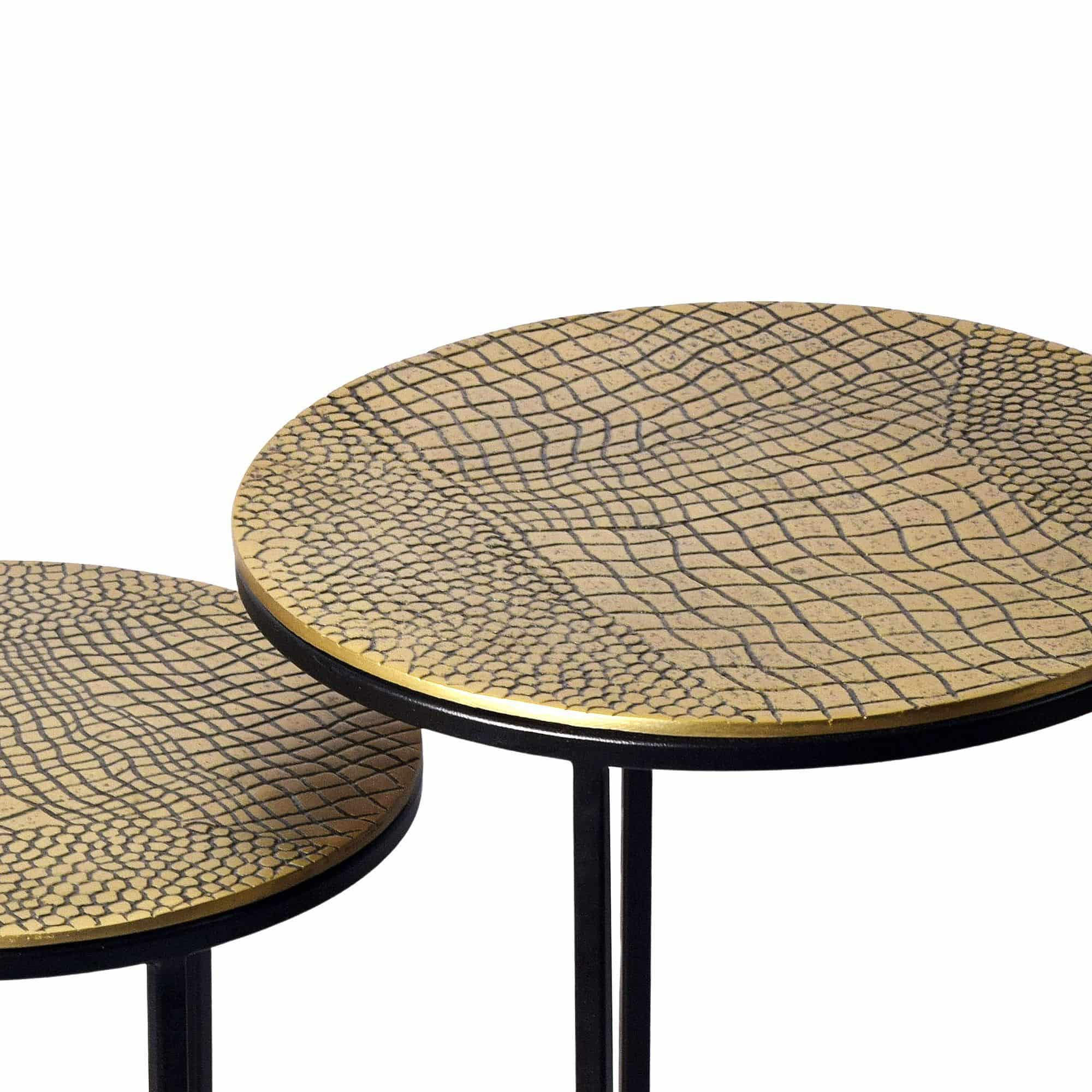 Satztisch Metall 2er Set rund gold - Beistelltisch Aluminium Tischplatten mit Muster - Design Couchtisch Anstelltisch modern Eisen Gestell - Dekotisch Wohnzimmertisch Handmade Satztisch Metall 2er Set rund gold - Beistelltisch Aluminium Tischplatten mit Muster - Design Couchtisch Anstelltisch modern Eisen Gestell - Dekotisch Wohnzimmertisch Handmade