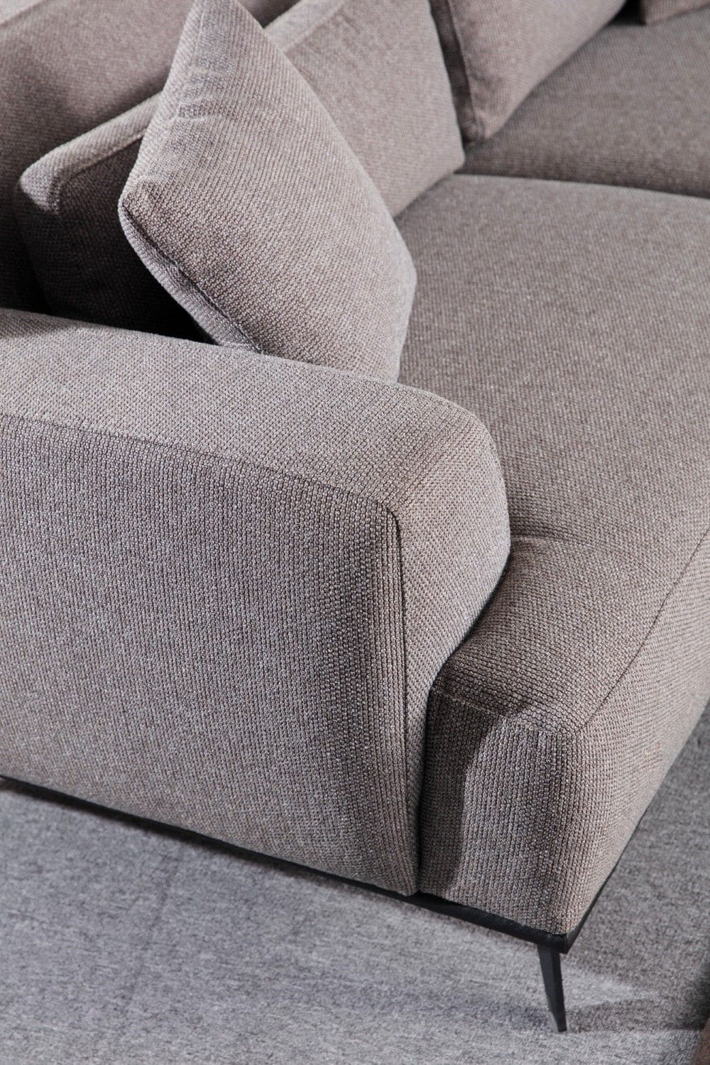 Sofa Jaguar 2-Sitzer mit 5 Kissen und Metallfüßen Sofa Jaguar 2-Sitzer mit 5 Kissen und Metallfüßen