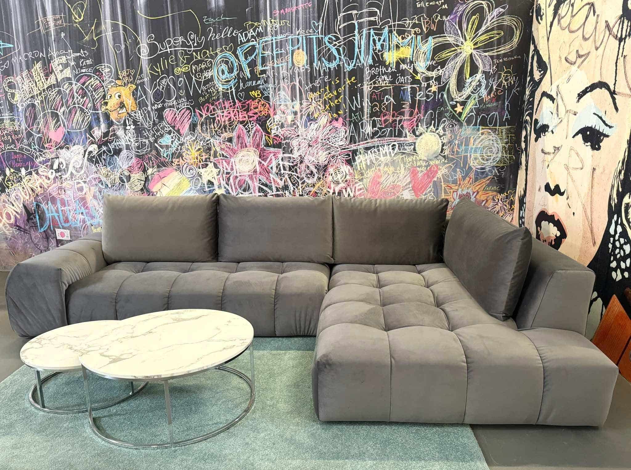 Ecksofa Azita Samtoptik Grau – Ausstellungsstück Myhomelando Ecksofa Azita Samtoptik Grau – Ausstellungsstück Myhomelando