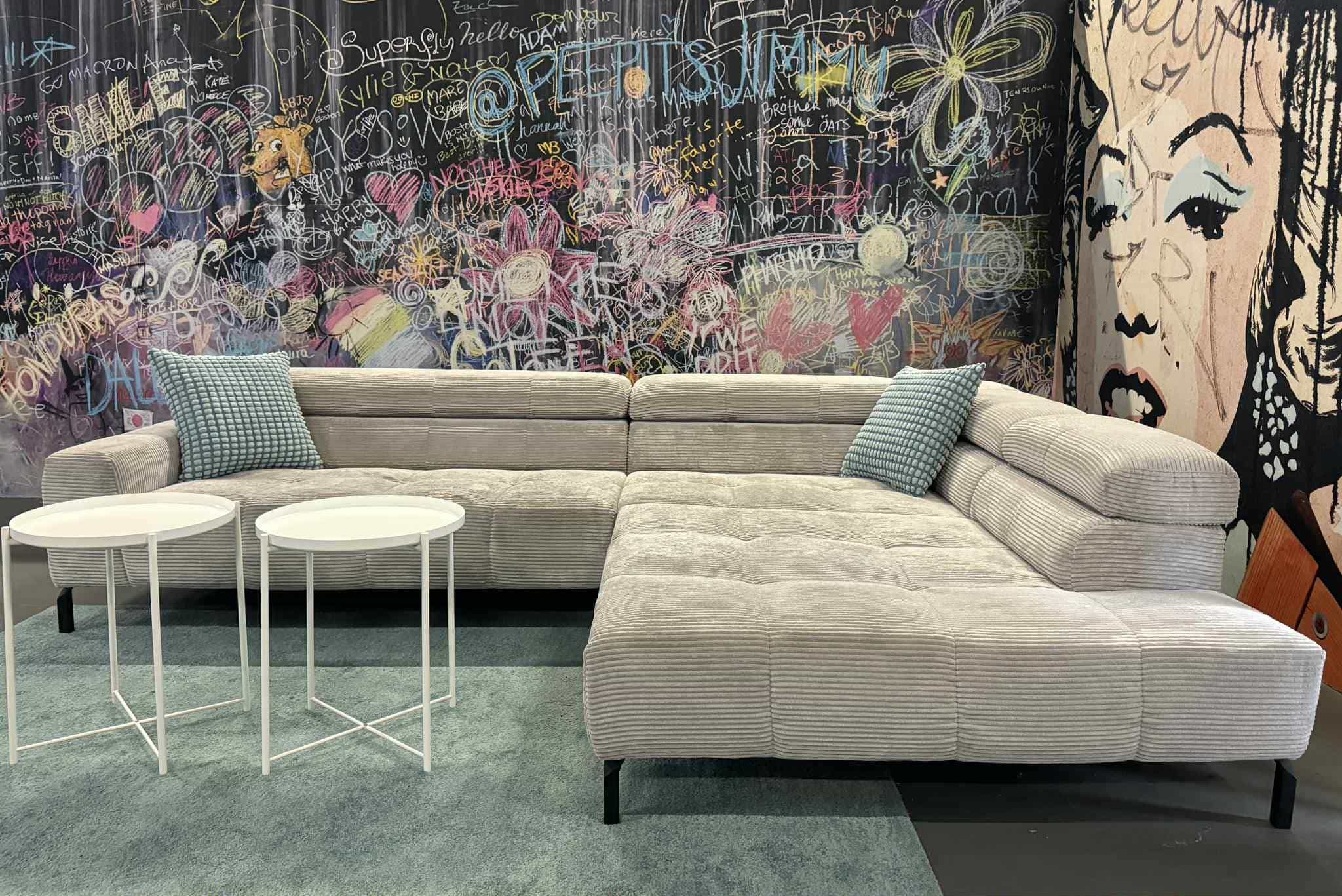 Ecksofa Alvio Sand Breitcord – Komfortsofa mit Kopflehnen Ecksofa Alvio Sand Breitcord – Komfortsofa mit Kopflehnen