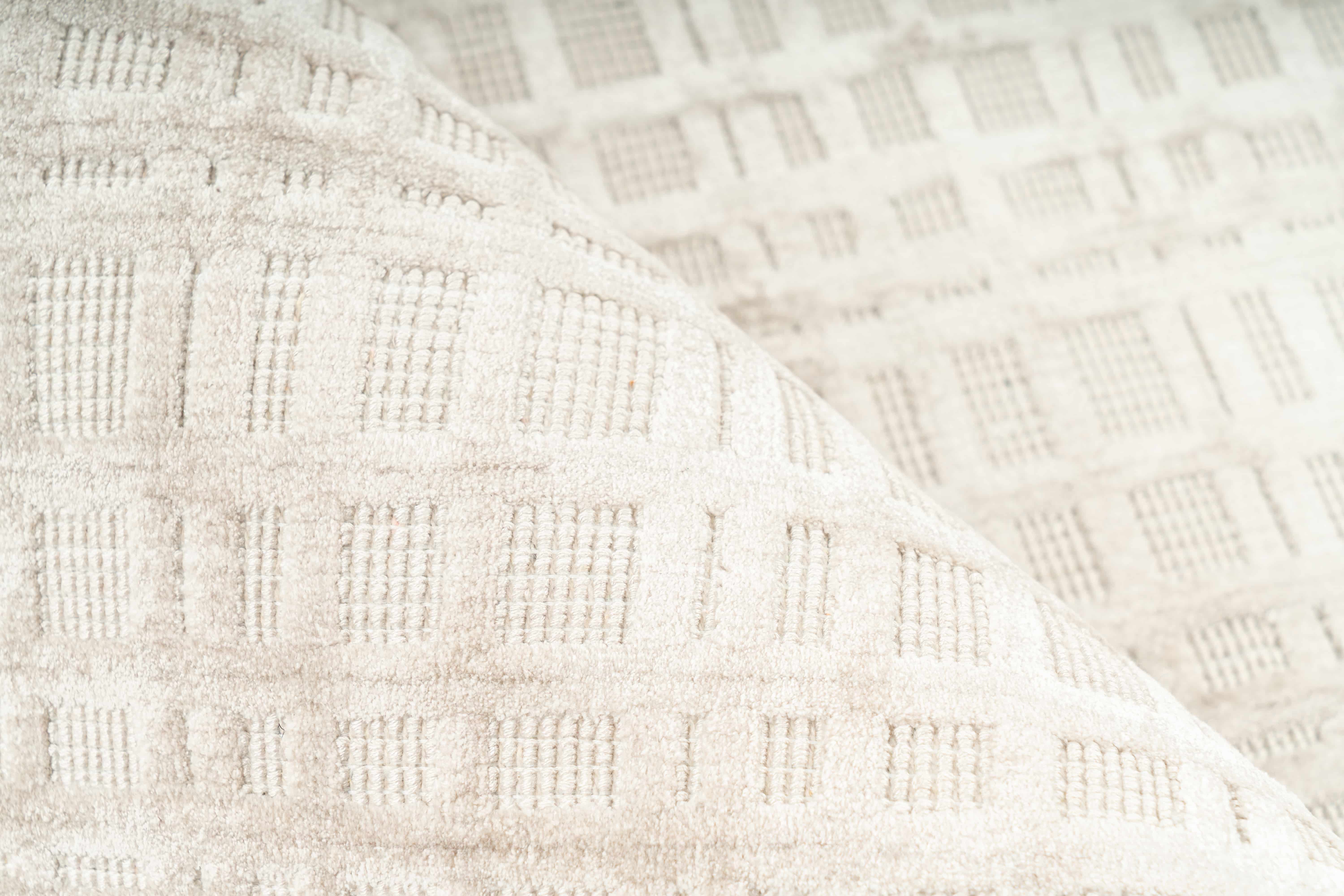 Karma 125 Beige / Silber 80cm x 150cm Karma 125 Beige / Silber 80cm x 150cm