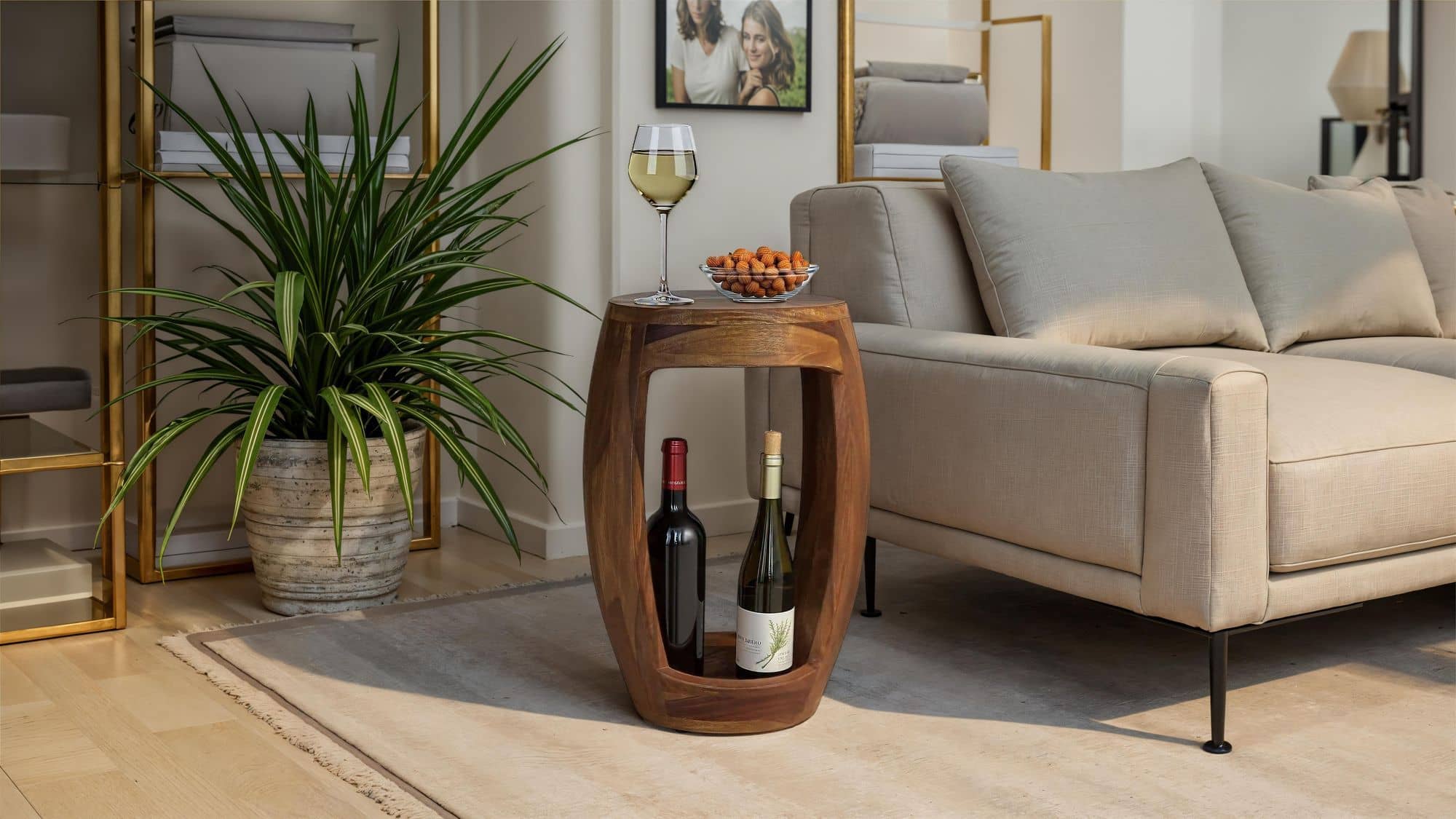 Beistelltisch Sheesham Massivholz rund 30cm · Kleiner Runder Couchtisch mit offenem Fach · Handgefertigter Wohnzimmertisch im modernen Design aus Echtholz Beistelltisch Sheesham Massivholz rund 30cm · Kleiner Runder Couchtisch mit offenem Fach · Handgefertigter Wohnzimmertisch im modernen Design aus Echtholz