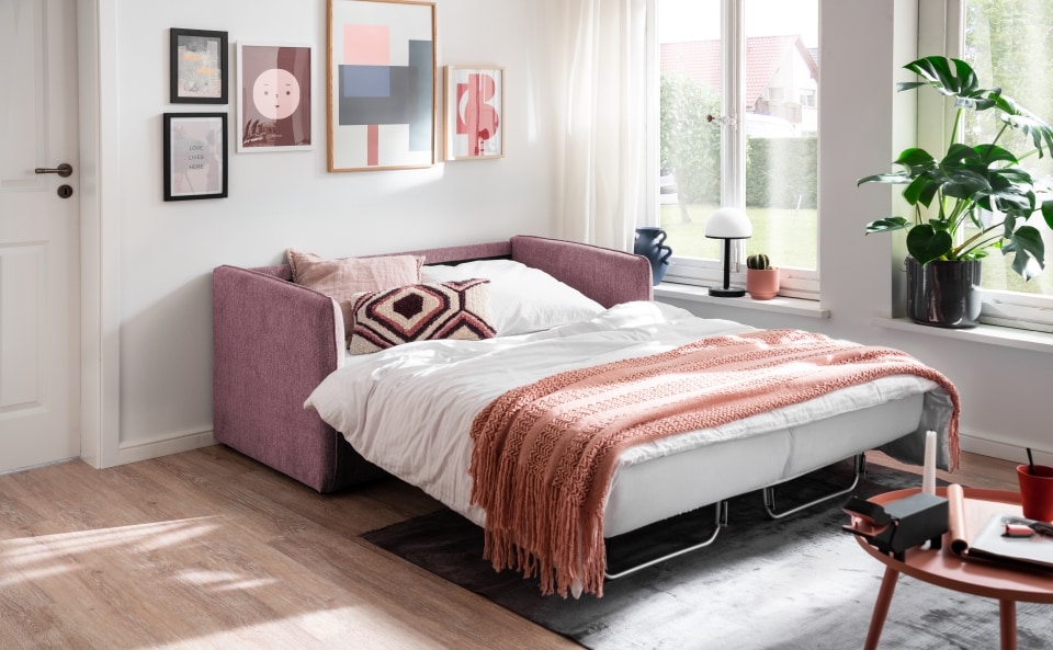 Benformato_Milano_2F_9755-6 Das luxuriöse Brombeer-Sofa Milano von Benformato: Perfekt für dein Zuhause