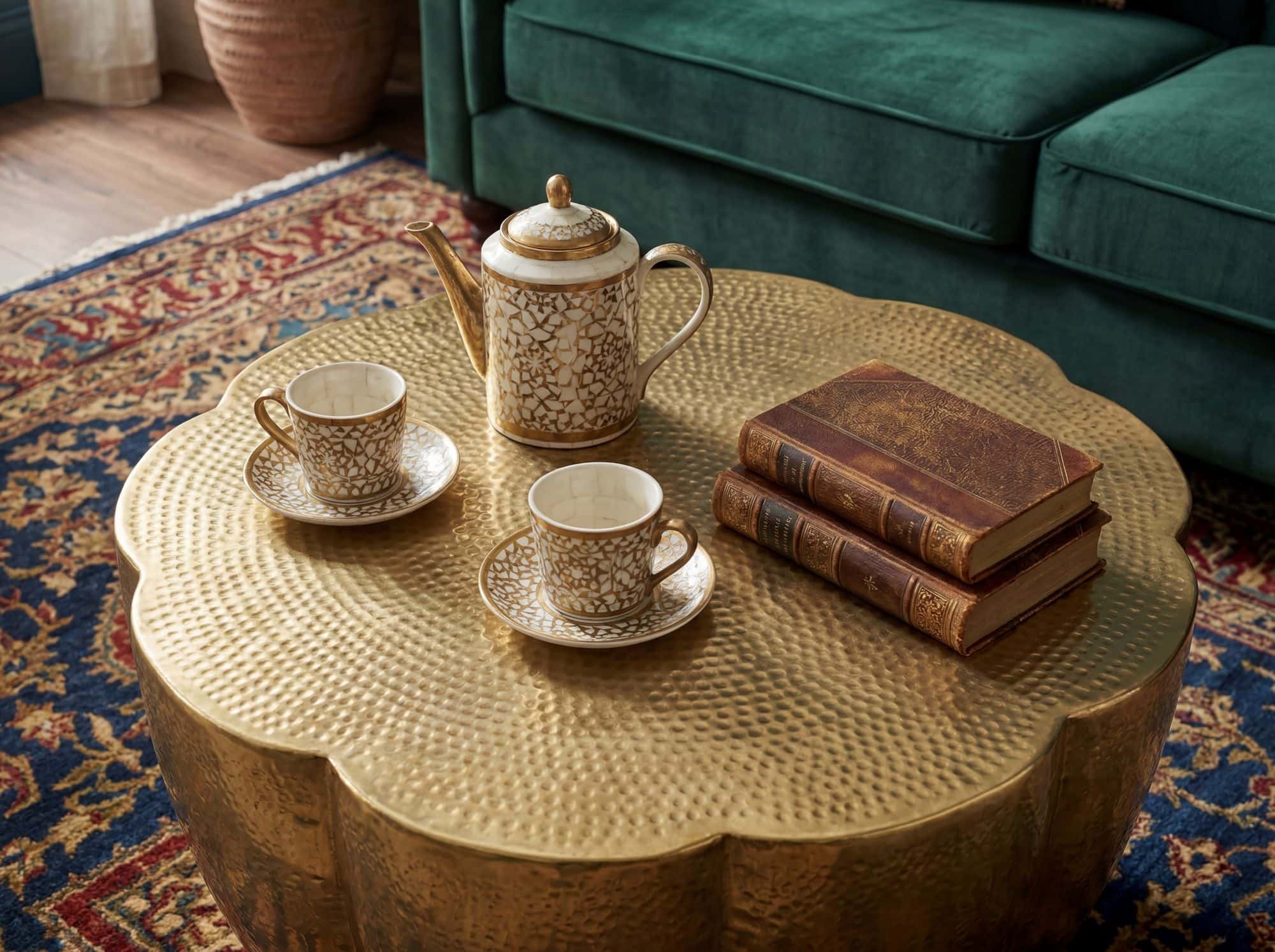 Couchtisch Aluminium 60cm Blütenform Gold - Runder Wohnzimmertisch - Design Sofatisch - Moderner Loungetisch - Beistelltisch Wohnzimmer Handmade Couchtisch Aluminium 60cm Blütenform Gold - Runder Wohnzimmertisch - Design Sofatisch - Moderner Loungetisch - Beistelltisch Wohnzimmer Handmade