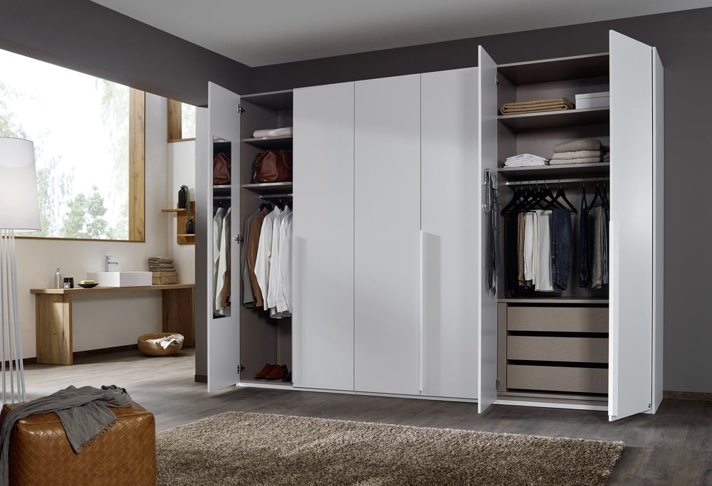 6-türiger Kleiderschrank Purisma von Rauch – Drehtürschrank in Alpinweiß, Graphit oder Seidengrau mit Schubkasteneinsatz, Innenspiegel und Krawattenhalter 6-türiger Kleiderschrank Purisma von Rauch – Drehtürschrank in Alpinweiß, Graphit oder Seidengrau mit Schubkasteneinsatz, Innenspiegel und Krawattenhalter