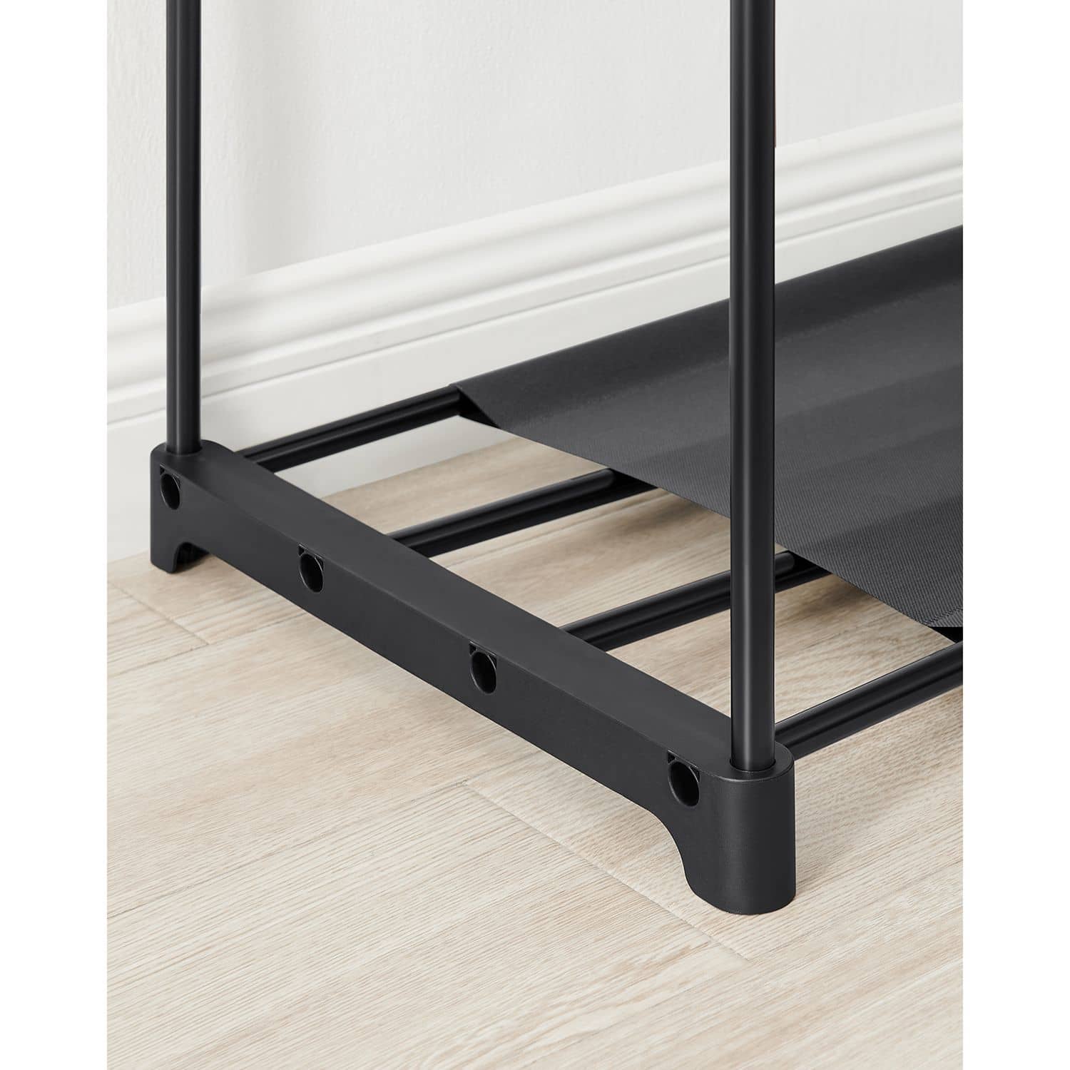 Offener Kleiderschrank mit 4 Hängefächern