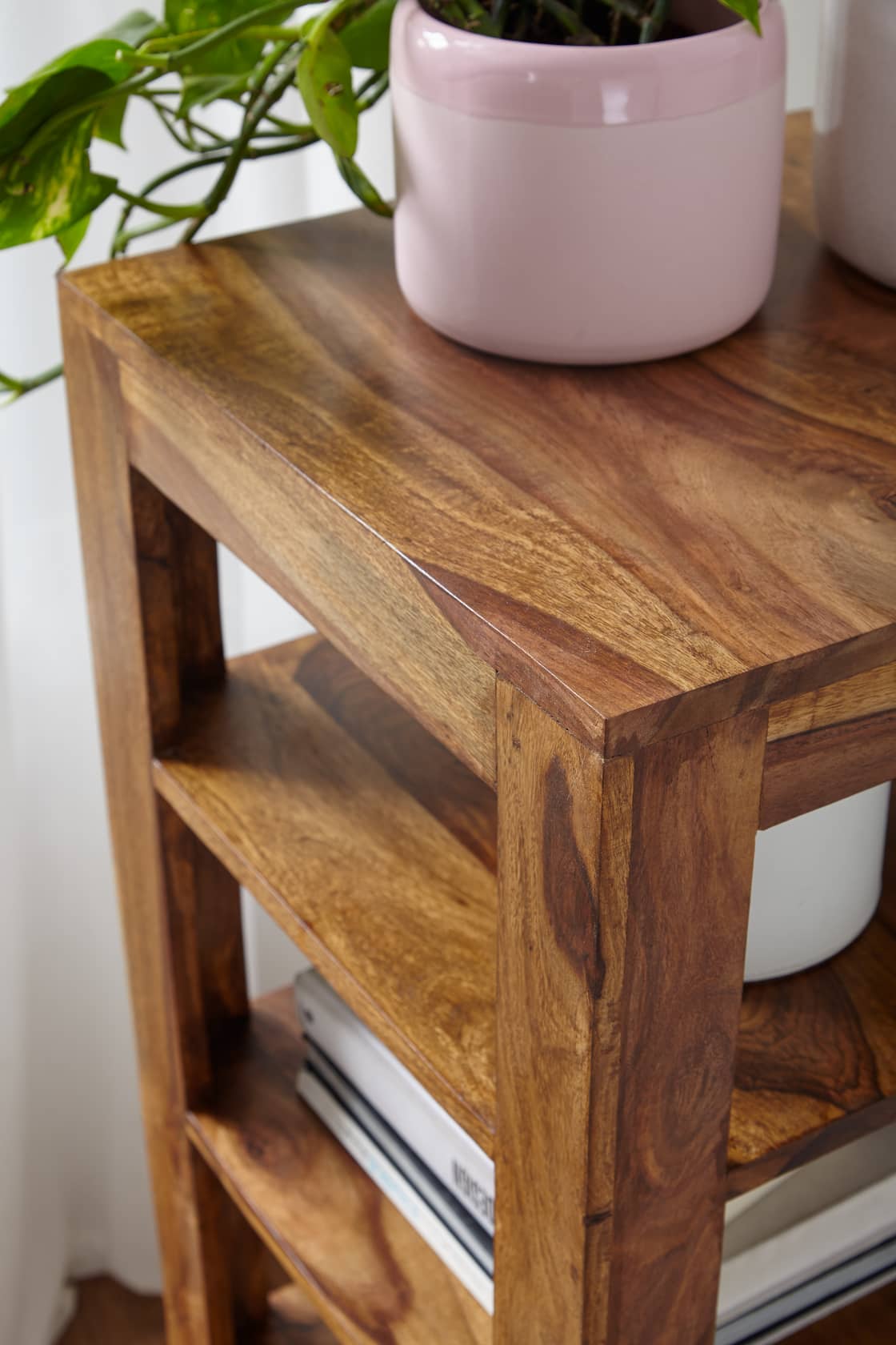 36266-WOHNLING-Standregal-MUMBAI-Massiv-Holz-Shee_1 Standregal MUMBAI Massiv-Holz Sheesham 105 cm Wohnzimmer-Regal mit 4 Ablagefächer Design Landhaus-Stil Beistelltisch
