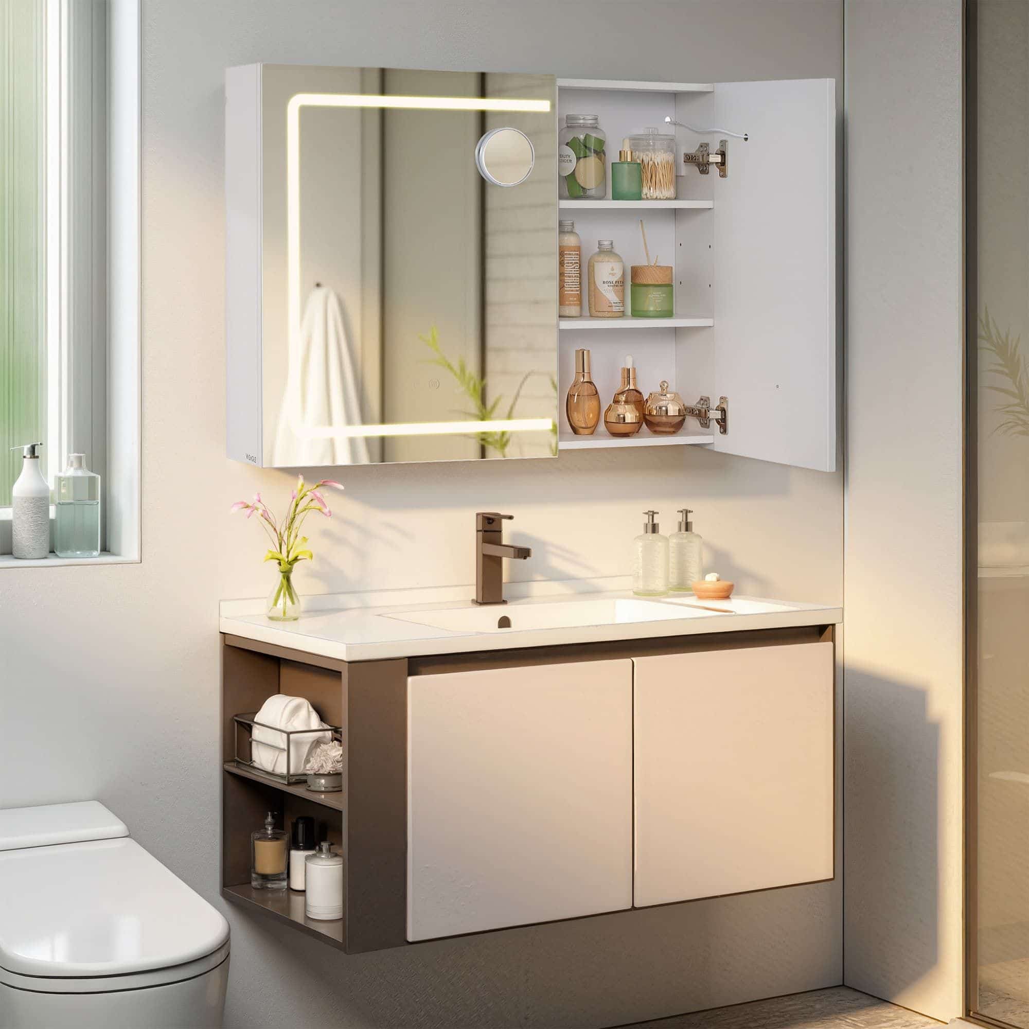 Spiegelschrank mit Beleuchtung und Steckdose