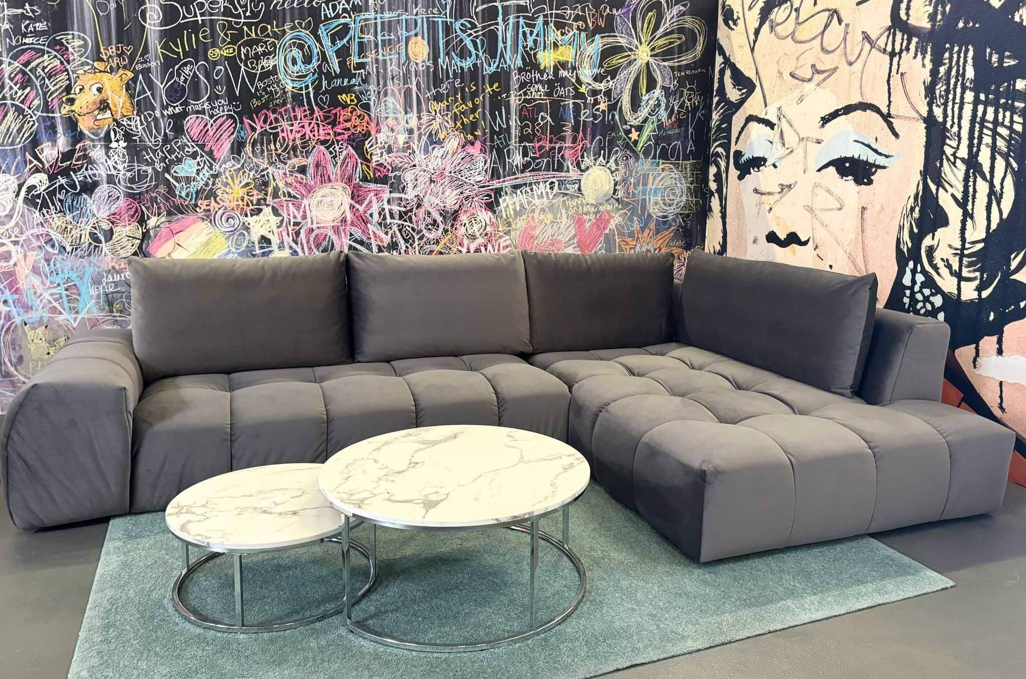 Ecksofa Azita Samtoptik Grau – Ausstellungsstück Myhomelando Ecksofa Azita Samtoptik Grau – Ausstellungsstück Myhomelando