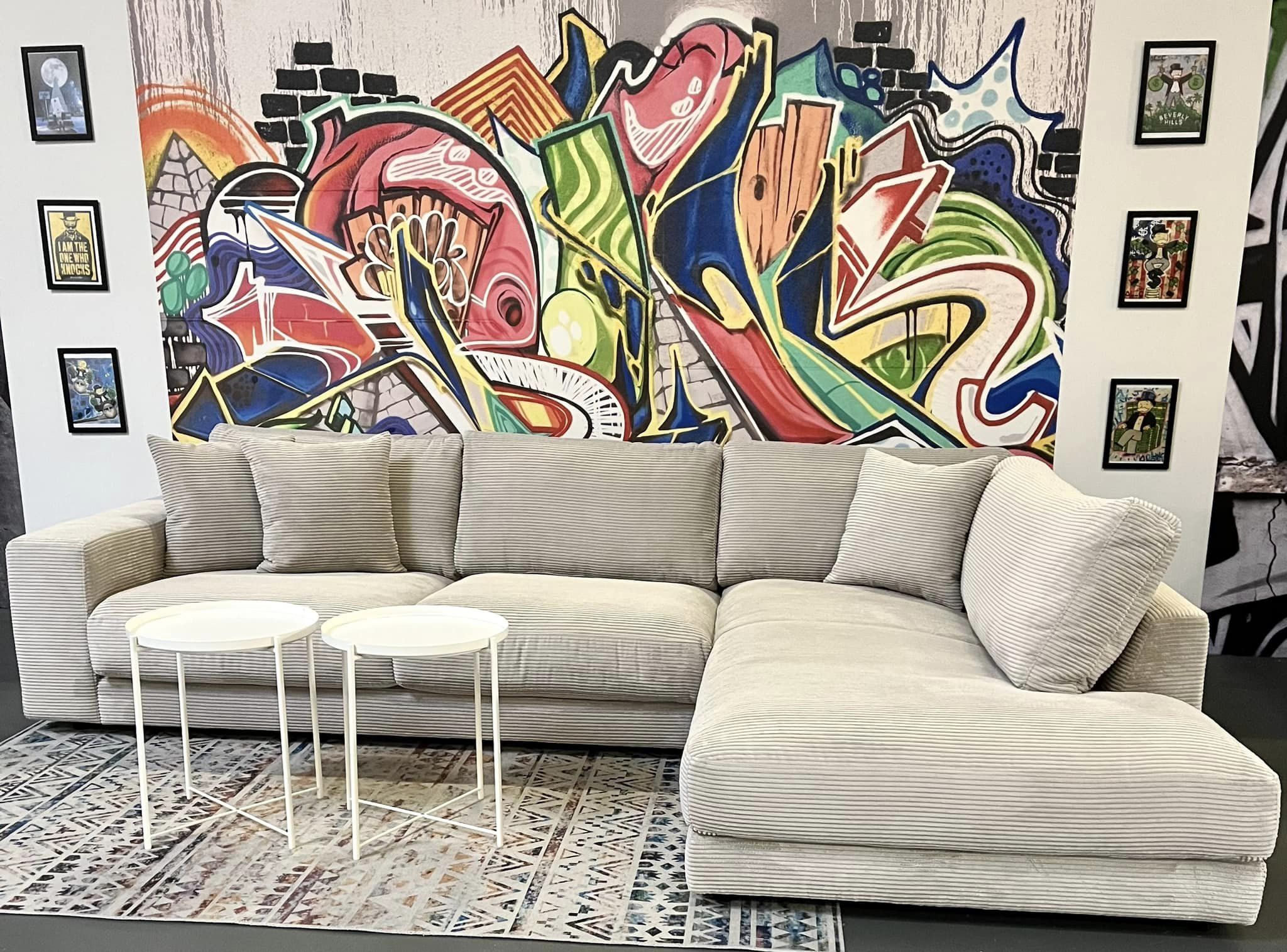 Sofa Melissa Farbe Light Grey im Breitcord | Sofort lieferbar | myHomelando